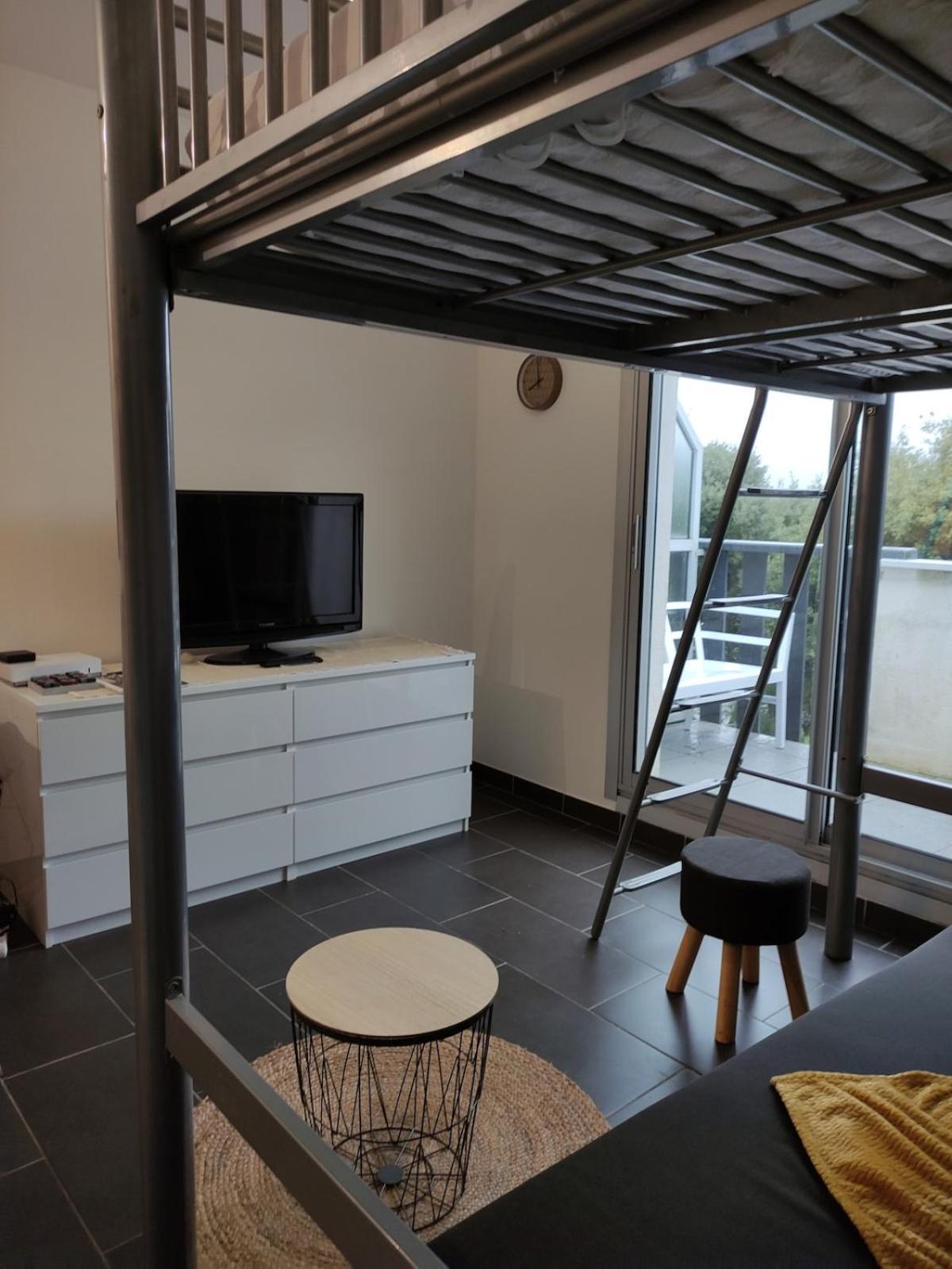 Proche Avec Piscine *